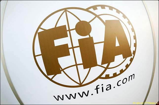 В FIA вновь протестируют системы защиты головы
