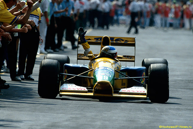 Михаэль Шумахер на Benetton B191 B-06 после финиша на Гран При Мексики 1992 года